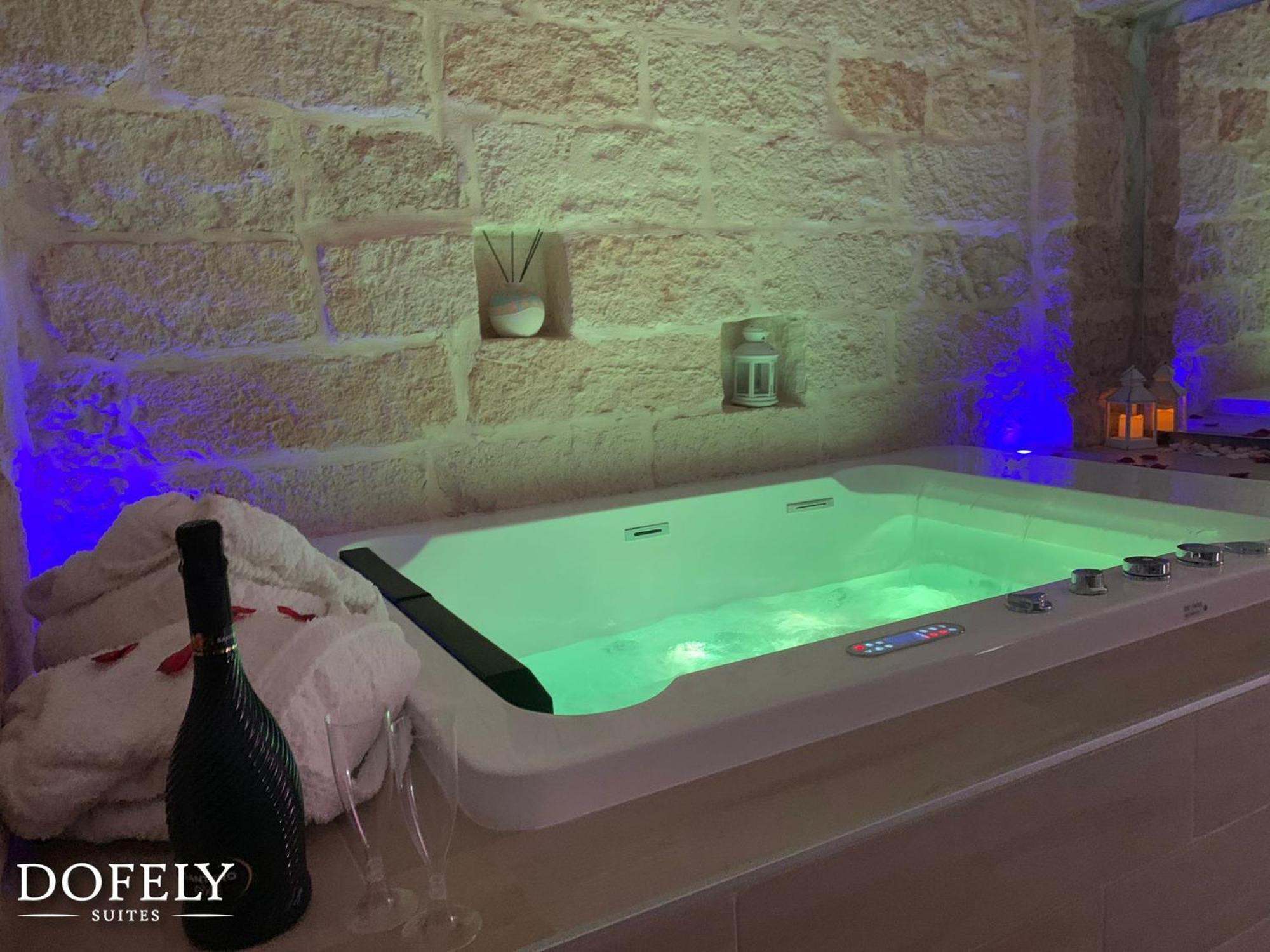 Dofely - Suite By The Sea โปลีญาโนอามาเร ภายนอก รูปภาพ